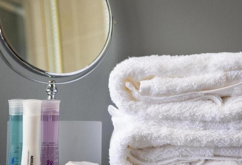 标准间, The Management Centre