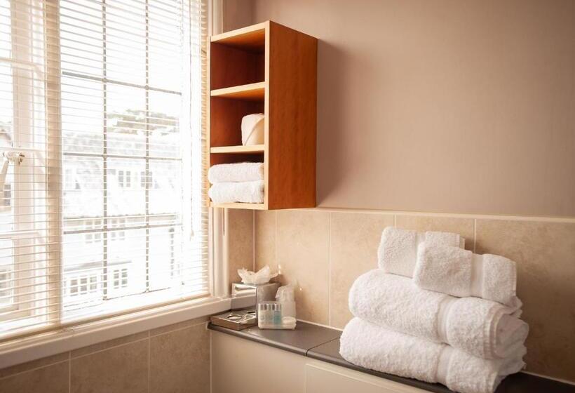 行政房间, The Management Centre