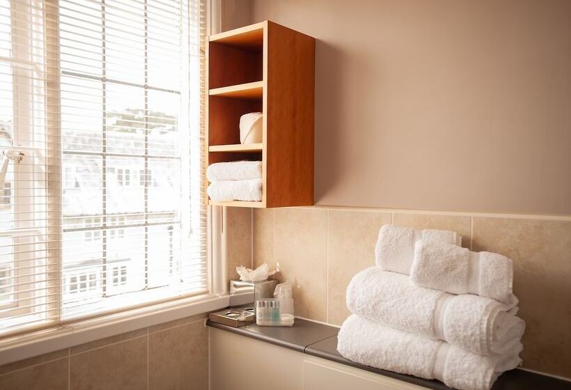 行政房间, The Management Centre