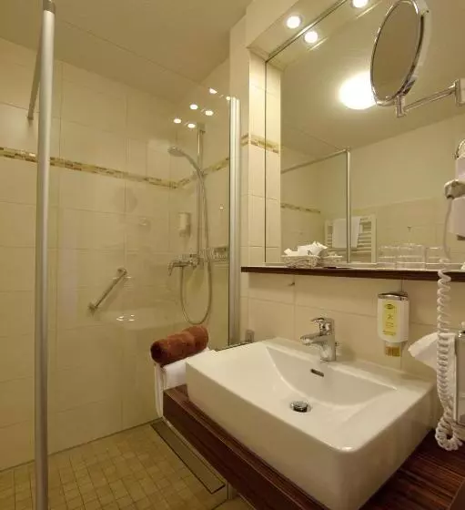 اتاق استاندارد با بالکن, Land Gut Hotel Hotel Adlerbräu