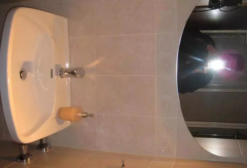 اتاق استاندارد سه نفره, Panoramahotel Karwendelhof