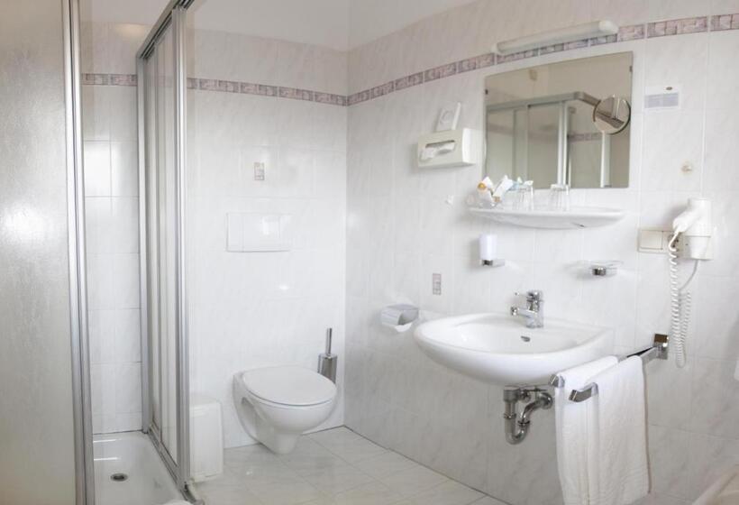 Номер Superior, Alexandres