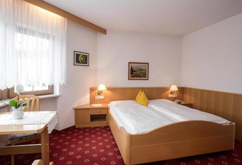 Номер Superior, Alexandres