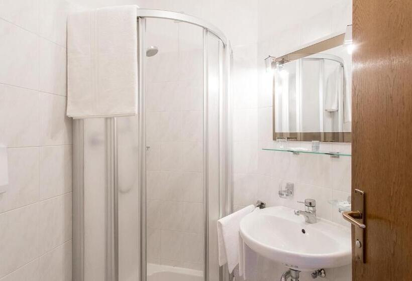 Номер Superior, Alexandres