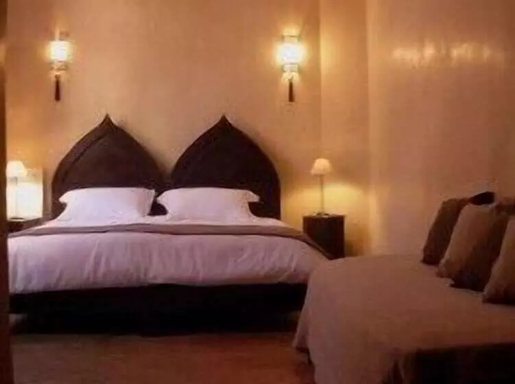 اتاق خانوادگی, Riad Aderbaz