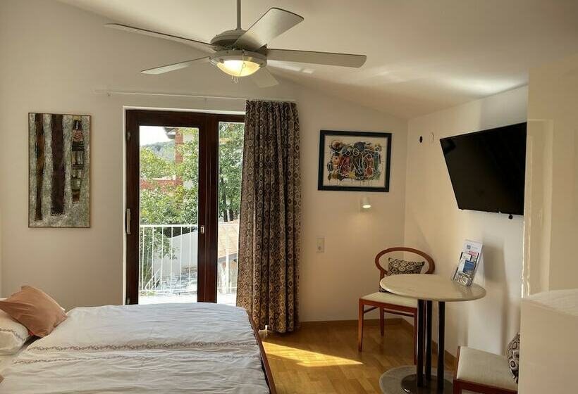 סטודיו סטנדרט עם נוף צדדי לים, Villa Kleiner