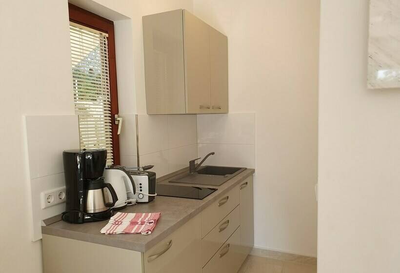 סטודיו סטנדרט עם נוף צדדי לים, Villa Kleiner