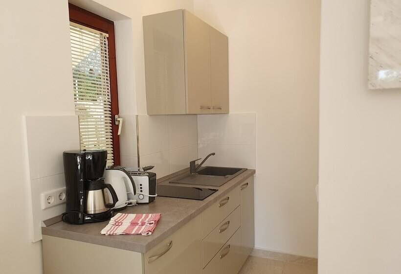 סטודיו סטנדרט עם נוף צדדי לים, Villa Kleiner