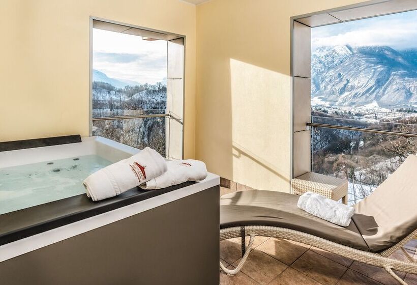سوئیت جونیور با ماساژ آبی, Villa Madruzzo