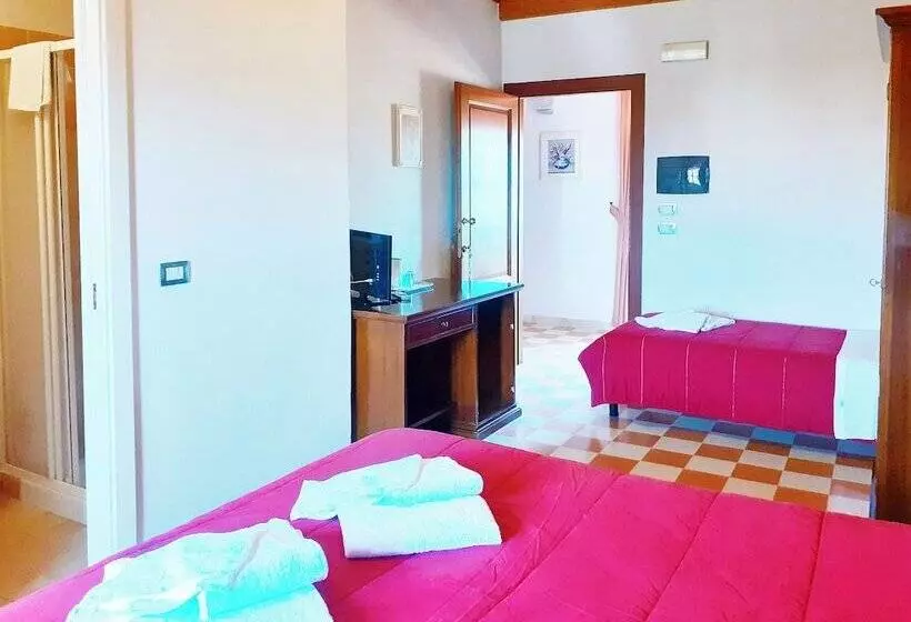 اتاق استاندارد سه نفره, Villa Maria Pia