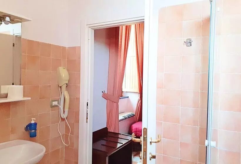 اتاق استاندارد چهار تخته, Villa Maria Pia