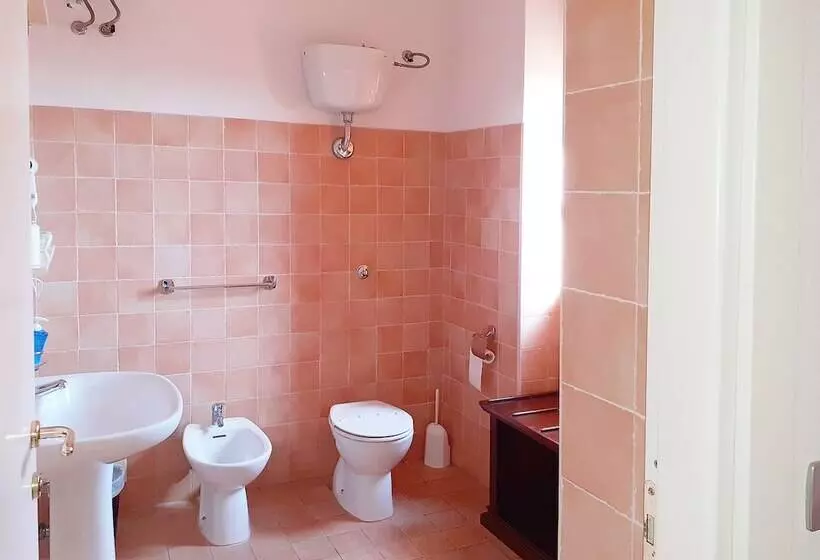 اتاق استاندارد چهار تخته, Villa Maria Pia
