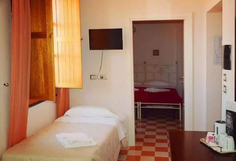 اتاق استاندارد چهار تخته, Villa Maria Pia