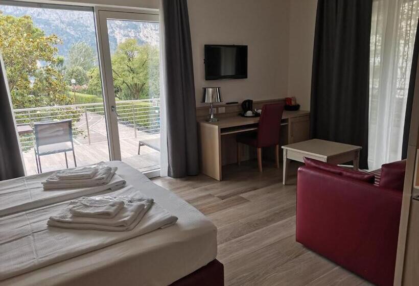 带河湖景观的轻年套房, Bellariva