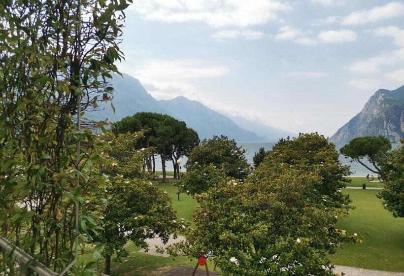 带河湖景观的轻年套房, Bellariva