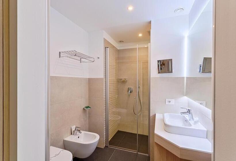 Superior room with lake view, Bellariva