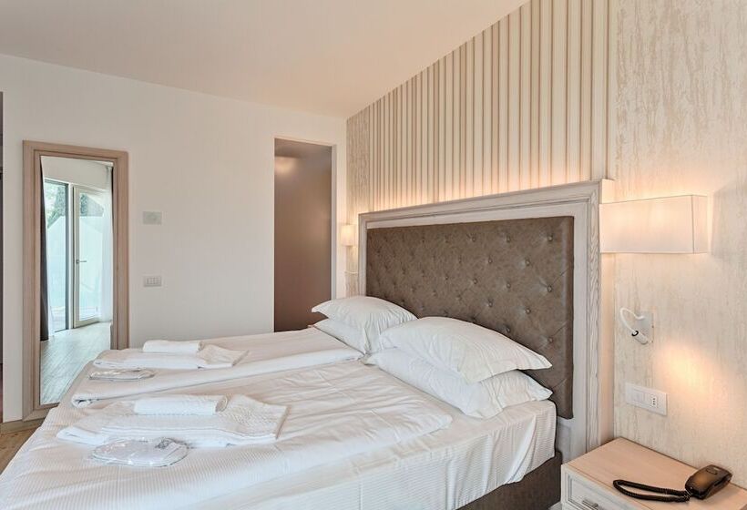 Comfort room with lake view, Bellariva