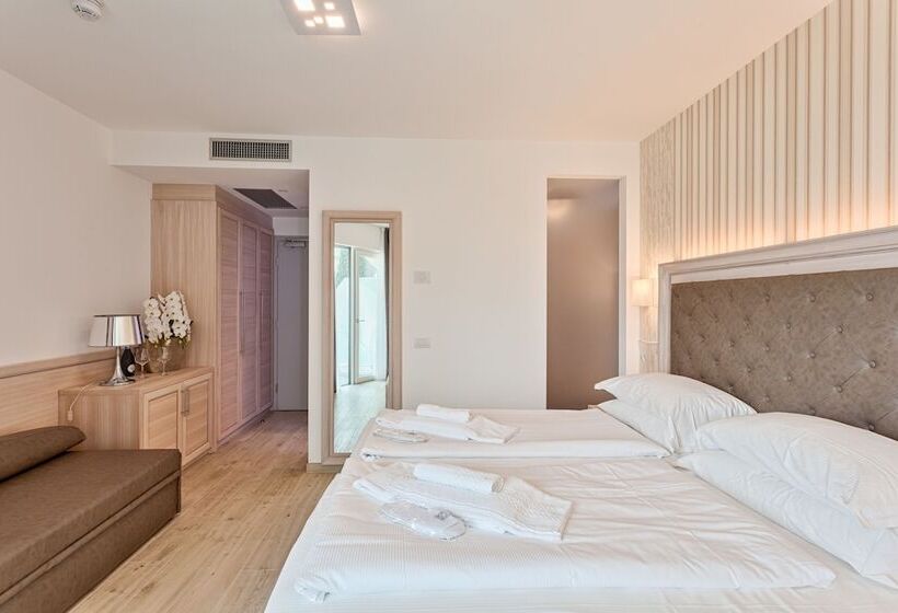 Comfort room with lake view, Bellariva