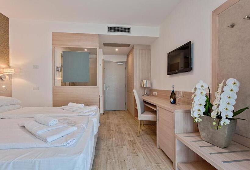 Comfort room with lake view, Bellariva