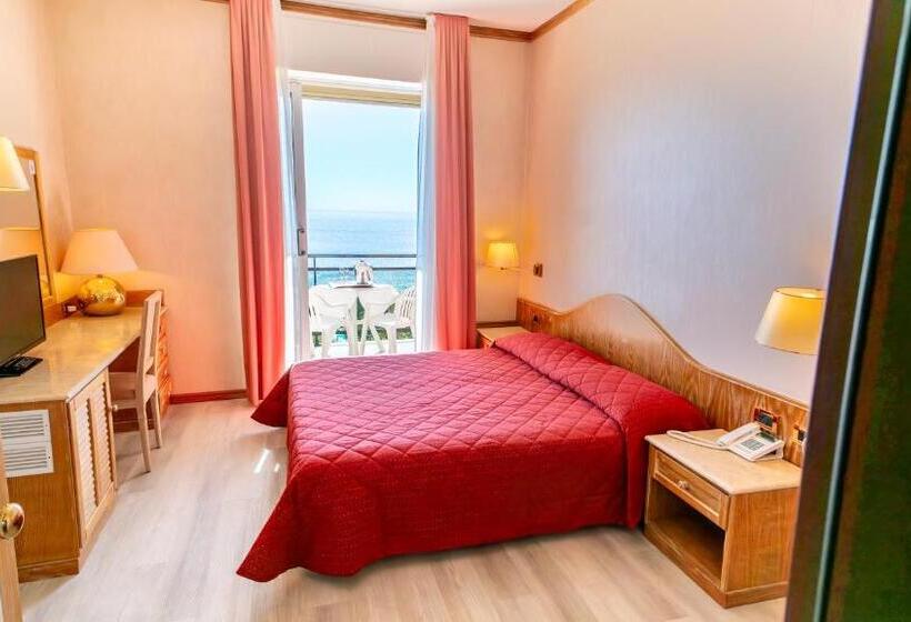 海景标准间带阳台, Bobby Executive