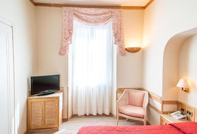 基本间, Bobby Executive