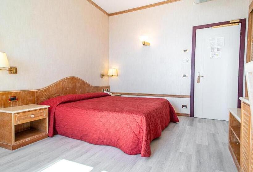 带阳台的三人标准间, Bobby Executive