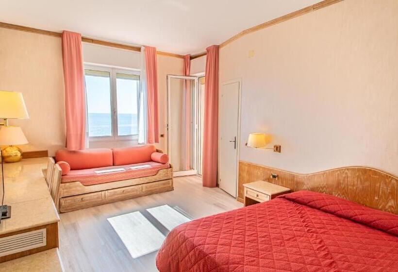 带阳台的三人标准间, Bobby Executive