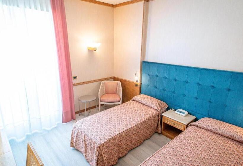 标准间, Bobby Executive