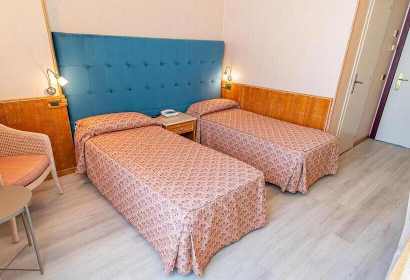 标准间, Bobby Executive