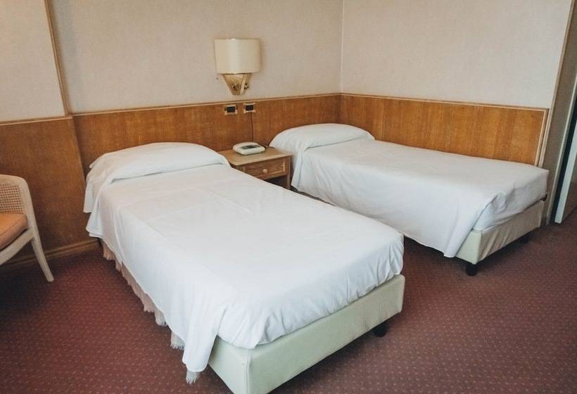 标准间, Bobby Executive