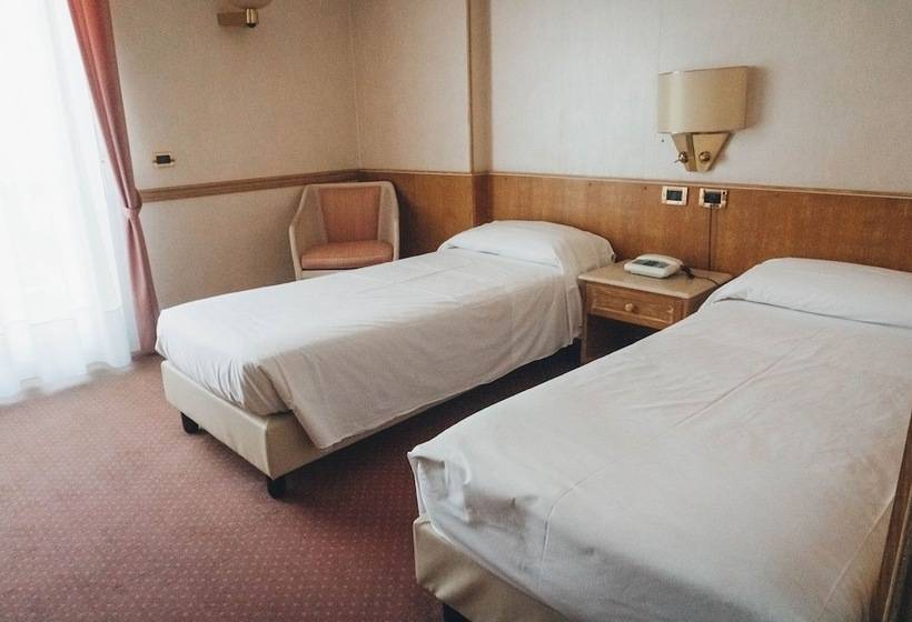 标准间, Bobby Executive