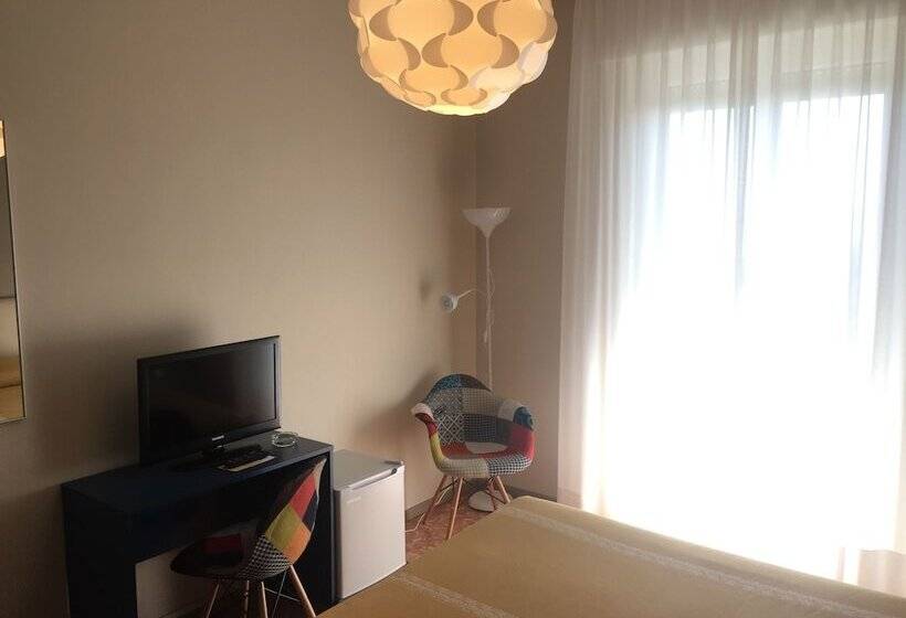 标准间, Bobby Executive