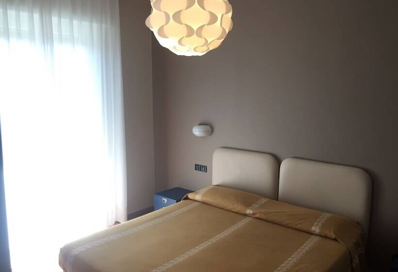 标准间, Bobby Executive