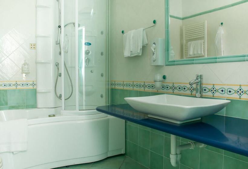 סוויטת ג'וניור נוף לים, Borgo Romantica   Resort & Spa