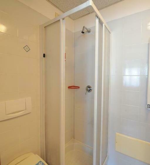 غرفة قياسية فردية, Elena