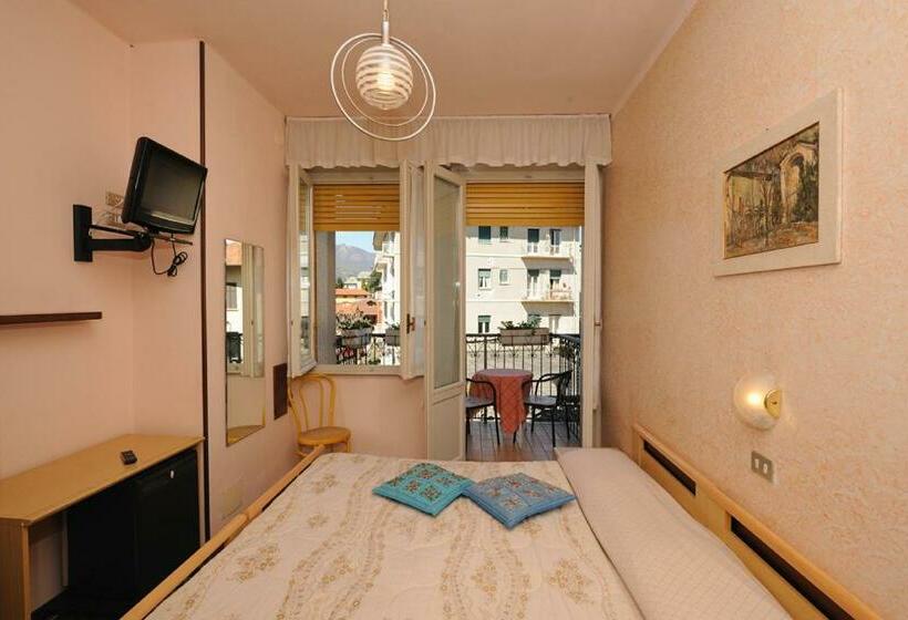 غرفة قياسية فردية, Elena