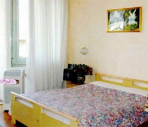 غرفة قياسية, Elena