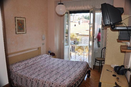 غرفة قياسية, Elena