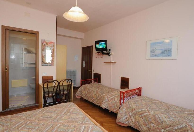 غرفة قياسية ثلاثية, Elena