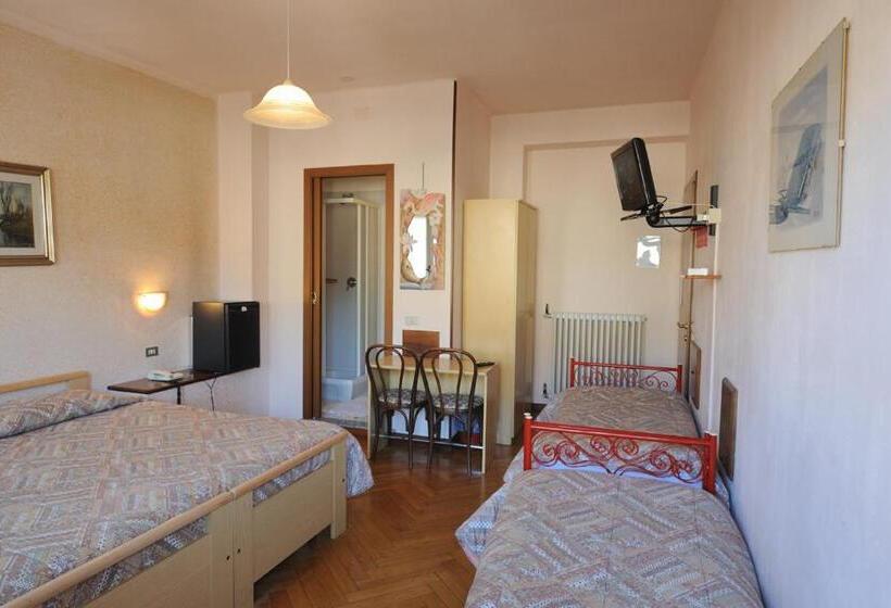 غرفة قياسية رباعية, Elena