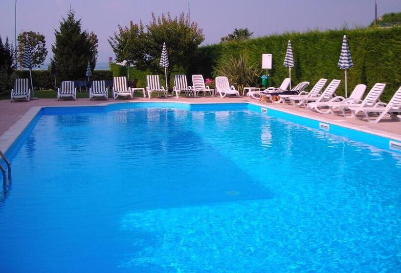 经典四人房间, Fornaci