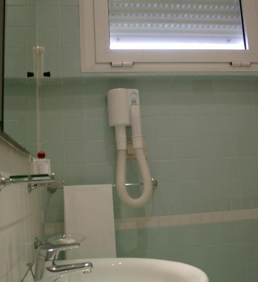 标准三人间, Gala