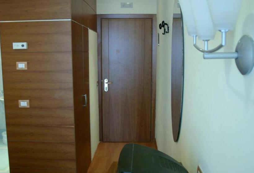 标准单人间, Gala