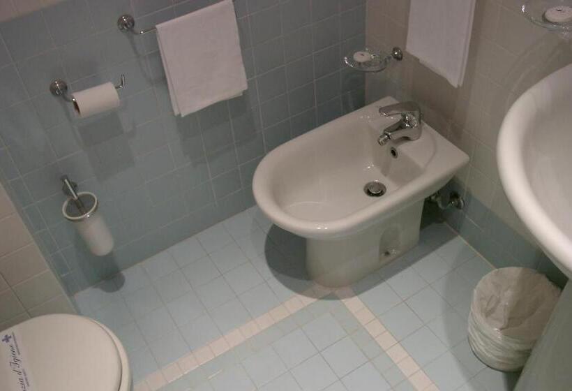 标准单人间, Gala