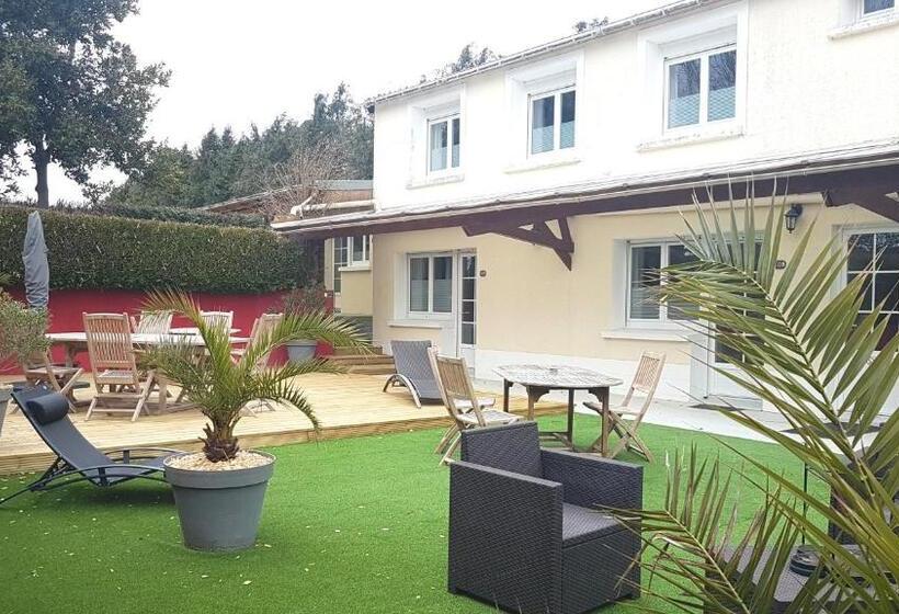 غرفة عائلية, Logis Hôtel La Rosière