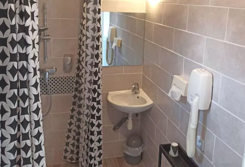 身障者適用スタンダードルーム, Logis Hôtel La Rosière