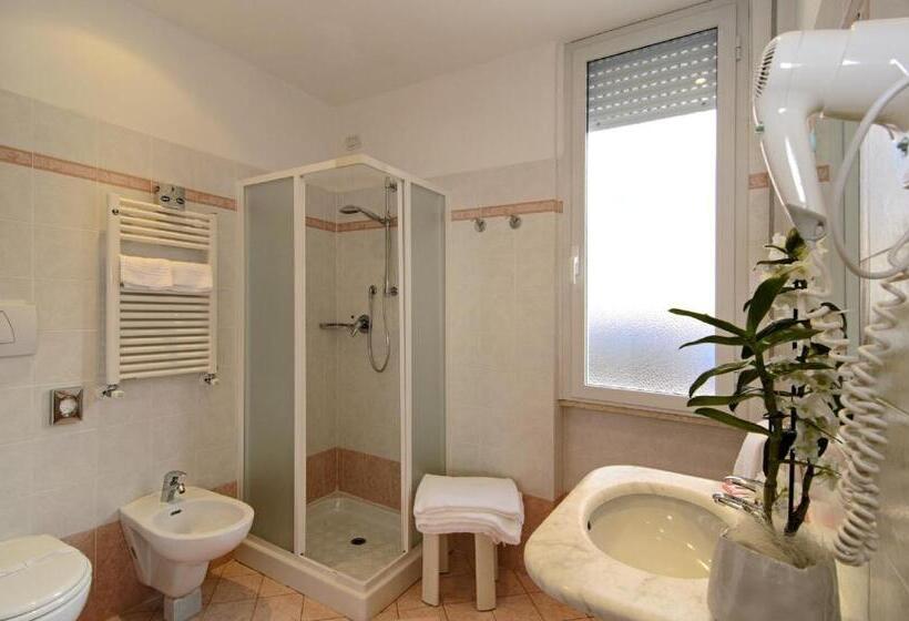 اتاق استاندارد سه نفره, Katy