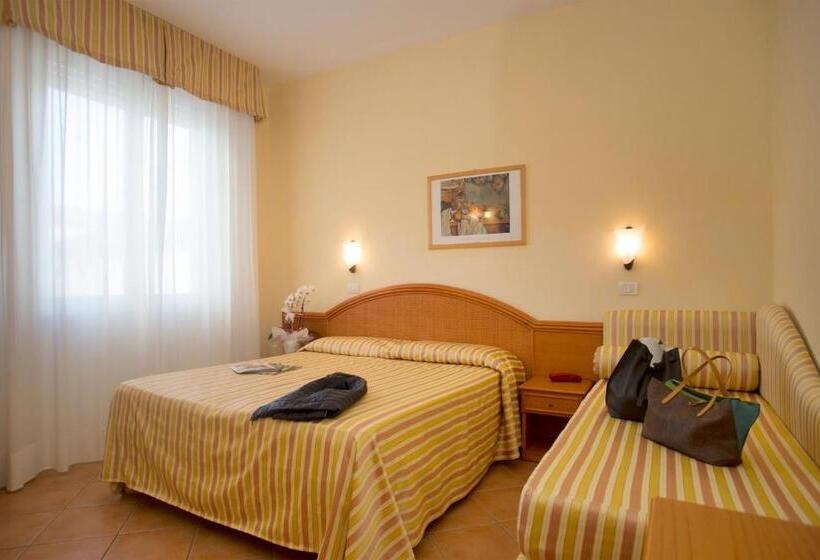 اتاق استاندارد سه نفره, Katy