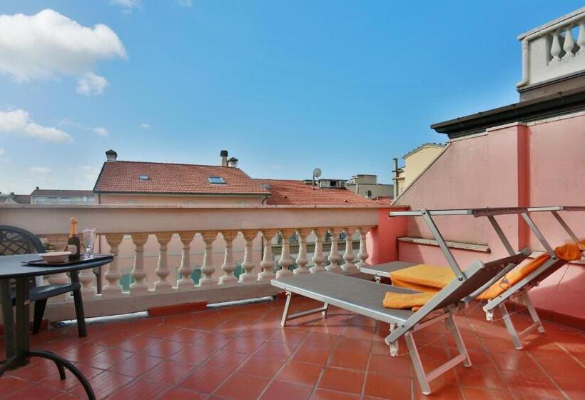 اتاق استاندارد با بالکن, Katy