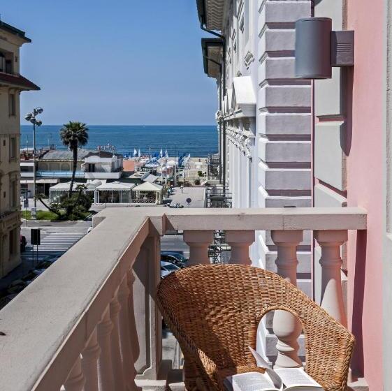 اتاق استاندارد با بالکن, Katy